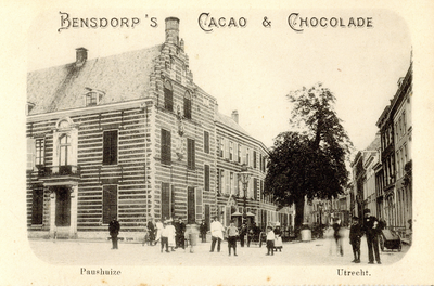 606671 Gezicht op Paushuize (Kromme Nieuwegracht 49) te Utrecht, vanaf de Pausdam.